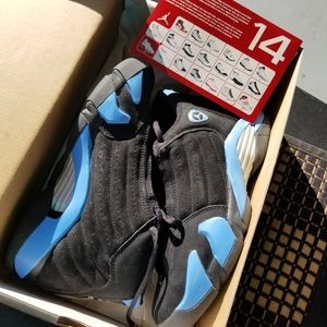 Air Jordan 14 Retro Black/Blue 2006 w. retro car